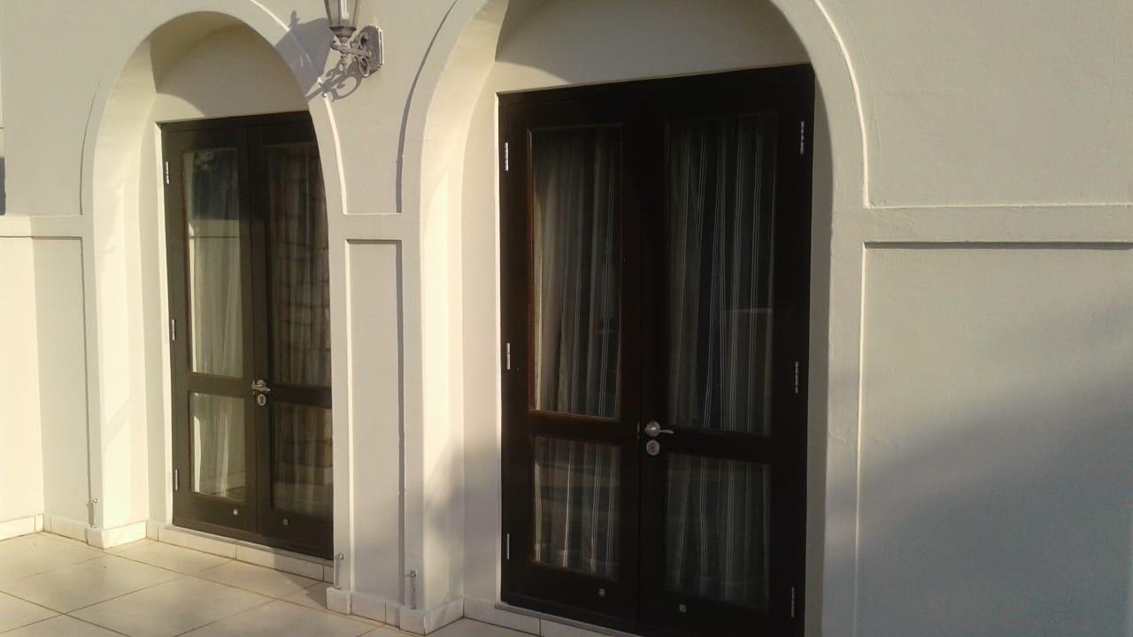 Custom Timber Doors & Arched Entrance